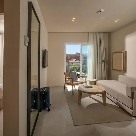 Aqua Bertran Park מלון 4*